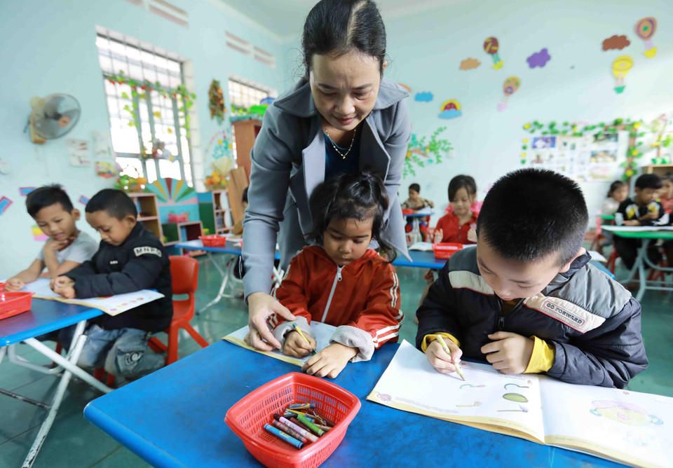 Giờ học của trẻ lớp 5 tuổi, Trường Mầm non xã Ea Knuếc (huyện Krông Pắk) - xã đạt chuẩn nông thôn mới năm 2020. (Ảnh: Vũ Sinh/TTXVN)