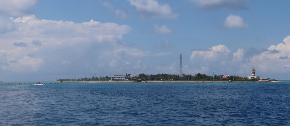 Đảo Sơn Ca xanh mướt giữa trùng khơi. (Ảnh: Sỹ Tuyên/TTXVN)