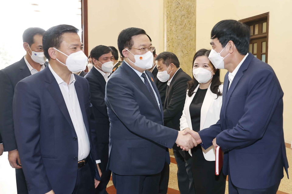 Chủ tịch Quốc hội Vương Đình Huệ với các đại biểu. (Ảnh: Doãn Tấn/TTXVN)