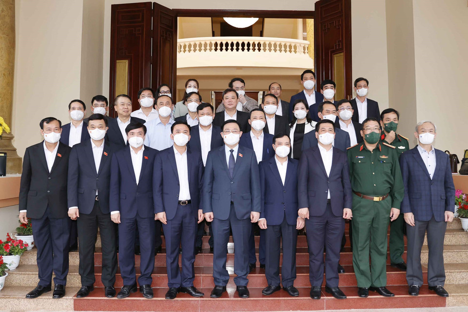 Chủ tịch Quốc hội Vương Đình Huệ với các đại biểu. (Ảnh: Doãn Tấn/TTXVN)