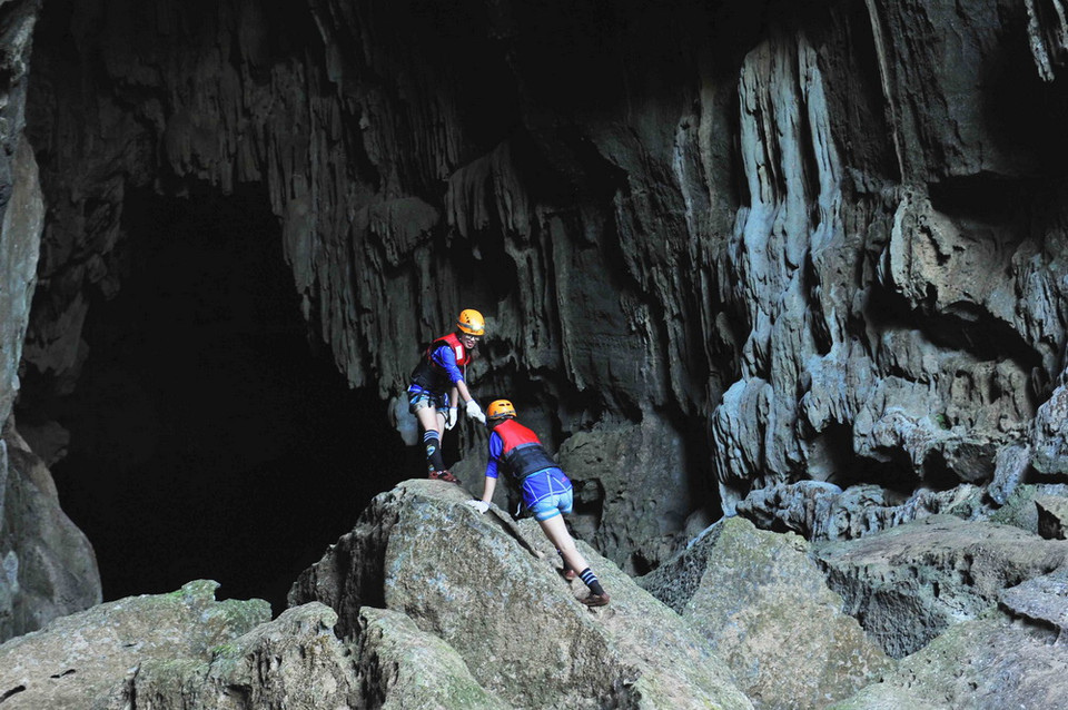 Hang Tối có chiều dài 5.258m thuộc Di sản Thiên nhiên thế giới Vườn Quốc gia Phong Nha-Kẻ Bàng (Quảng Bình), được hình thành ngay trong lòng núi đá vôi cách đây 5 triệu năm do sự ăn mòn của nước sông. (Ảnh: Minh Đức/TTXVN)