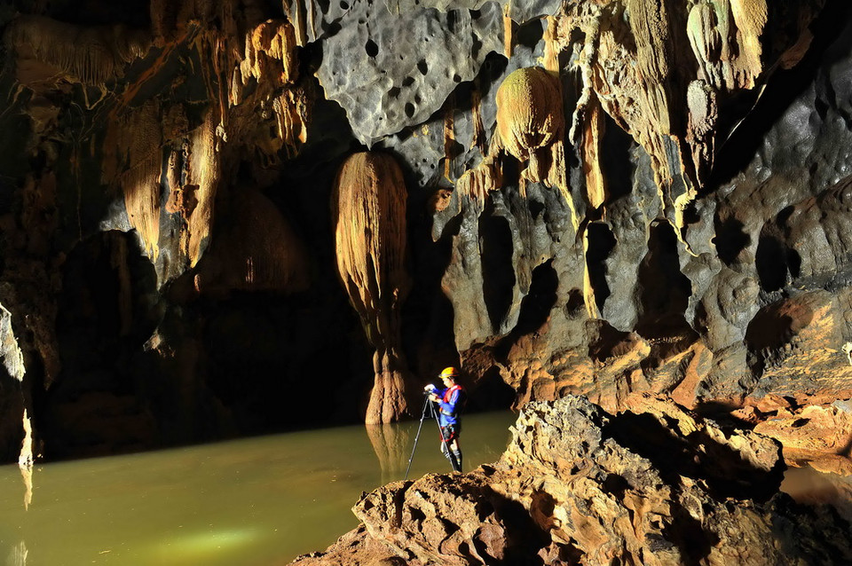 Những nhũ đá được hình thành nhiều năm do sự xói mòn của cát, của nước, tạo thành những hình thù kỳ dị, độc đáo và đẹp đến ngỡ ngàng. (Ảnh: Minh Đức/TTXVN)
