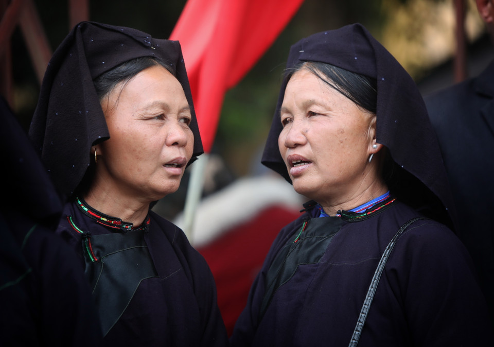 Phiên chợ xuân là nơi gặp gỡ và hát Sloong hao. (Ảnh: Danh Lam/TTXVN)