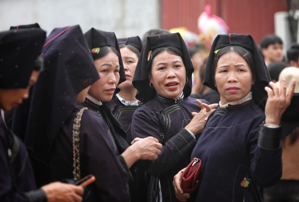 Phiên chợ xuân là nơi gặp gỡ và hát Sloong hao. (Ảnh: Danh Lam/TTXVN)