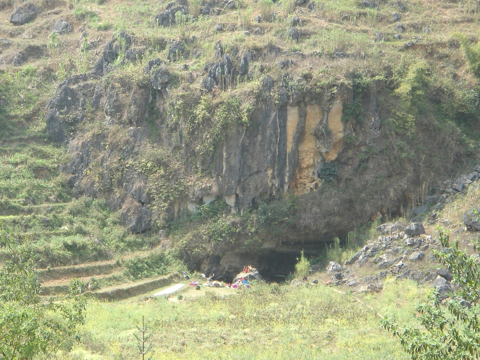 Nhiều hang động có miệng nhỏ nhưng bên trong dài và rất rộng. (Ảnh: PV/Vietnam+)