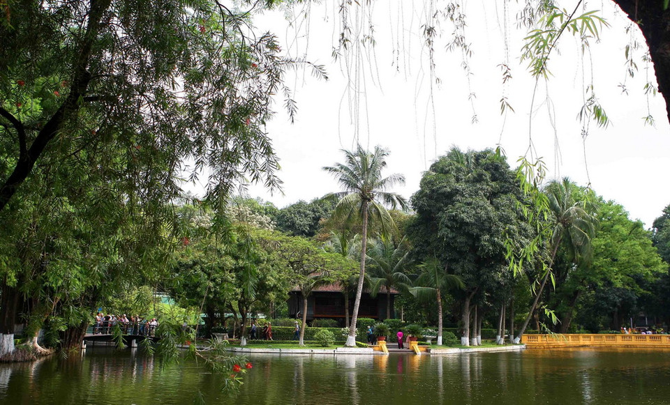  Nhà sàn Bác Hồ trong Khu Di tích Chủ tịch Hồ Chí Minh - Phủ Chủ tịch. (Ảnh: Thanh Tùng/TTXVN)