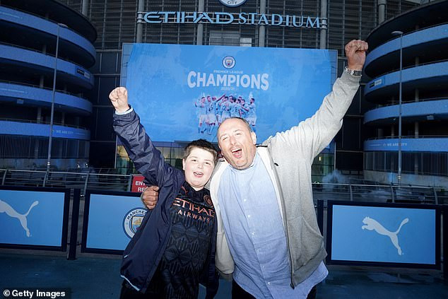 ...khi đội bóng của mình đăng quang. (Nguồn: Getty Images)