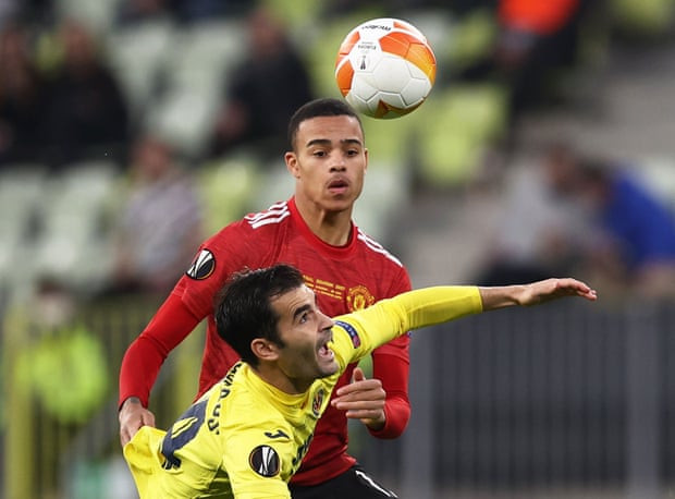 Trận chung kết Europa League đã diễn ra hấp dẫn ngay sau tiếng còi khai cuộc. (Nguồn: Reuters)