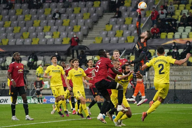 Trong 30 phút hiệp phụ, cả hai đội đều đã rất nỗ lực...(Nguồn: Reuters)