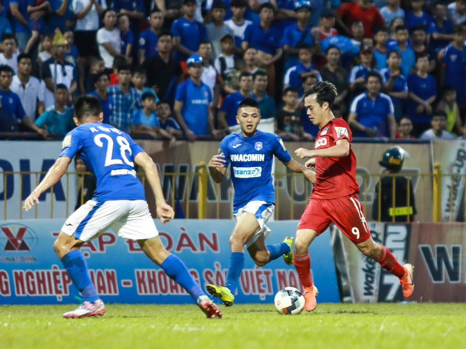 Trên hàng công, Văn Toàn tỏ ra bế tắc, không có được cơ hội nguy hiểm rõ ràng và có phần lạc lõng vì không có một đối tác ăn ý. 