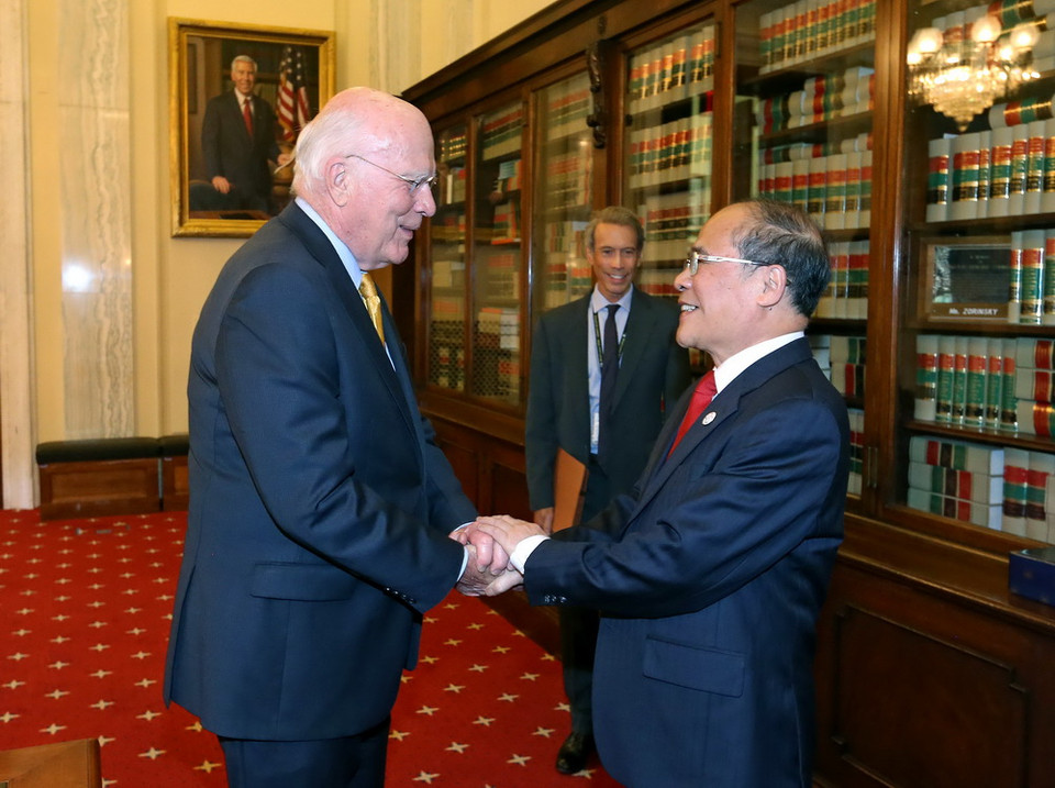 Chủ tịch Quốc hội Nguyễn Sinh Hùng gặp Ngài Patrick Leahy, Chủ tịch Thường trực Thượng viện Hoa Kỳ. (Ảnh: Nhan Sáng/TTXVN)