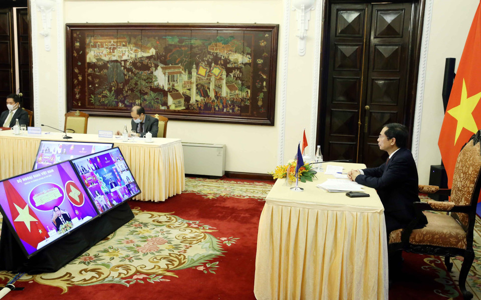 Bộ trưởng Bộ Ngoại giao Bùi Thanh Sơn tham dự Hội nghị Bộ trưởng Ngoại giao ASEAN-Hàn Quốc theo hình thức trực tuyến. (Ảnh: Phạm Kiên/TTXVN)