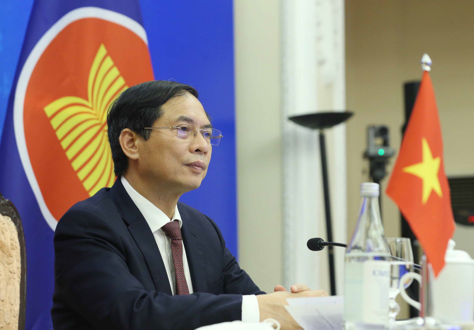 Bộ trưởng Bộ Ngoại giao Bùi Thanh Sơn tham dự Hội nghị Bộ trưởng Ngoại giao ASEAN-Hàn Quốc theo hình thức trực tuyến. (Ảnh: Phạm Kiên/TTXVN)