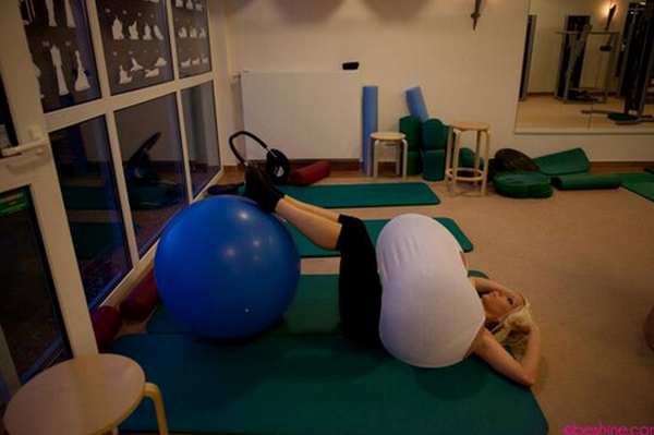 Theo Beshine, hầu hết những người lần đầu tiên nhìn thấy cô đều cảm thấy sợ hãi.