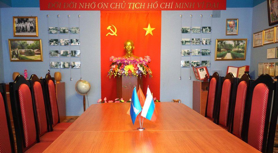 Phòng lưu niệm Bác Hồ tại trường phổ thông mang tên Bác tại thành phố Ulianovsk. (Ảnh: Tâm Hằng/Vietnam+)