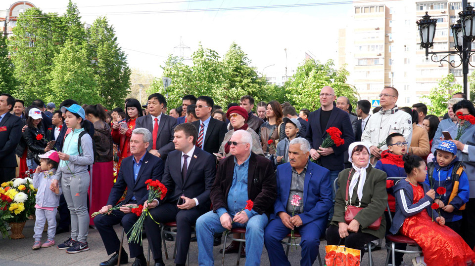 Đông đủ đại diện chính quyền thành phố tham dự buổi lễ trang nghiêm. (Ảnh: Tâm Hằng/Vietnam+)