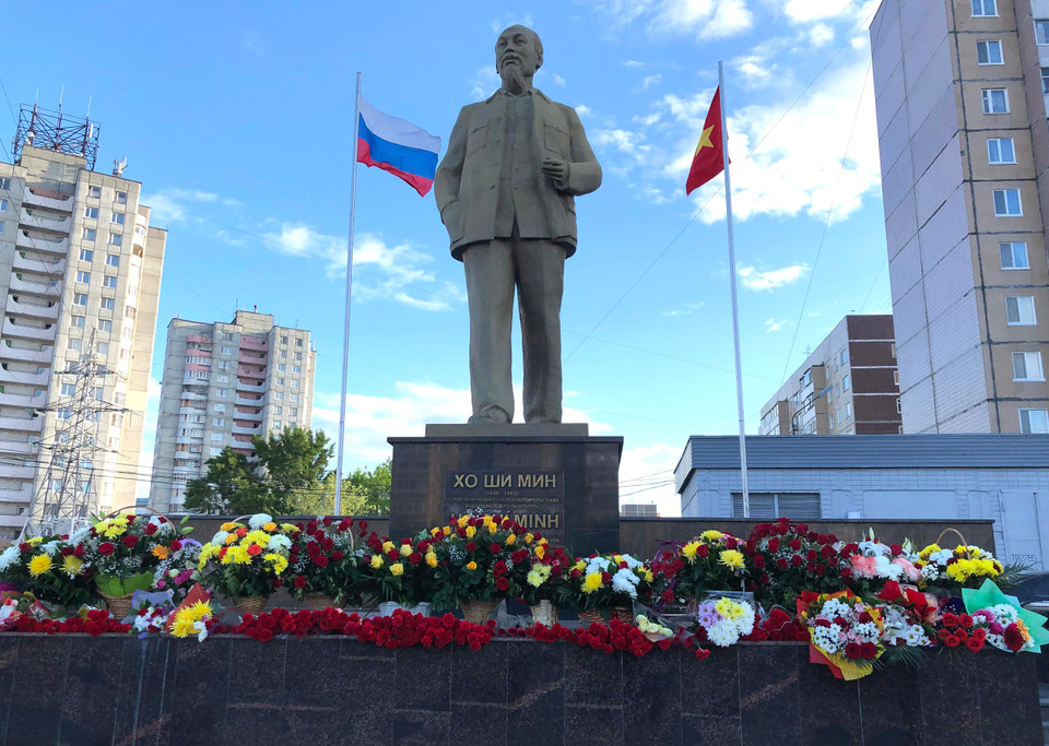 Tượng đài Bác Hồ tại thành phố Ulianovsk. (Ảnh: Tâm Hằng/Vietnam+)