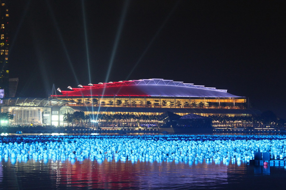 Pháo hoa thắp sáng Bờ vịnh Marina của Singapore trong dịp đón chào Năm mới 2015. (Ảnh: Lê Hải-Việt Hải/Vietnam+)