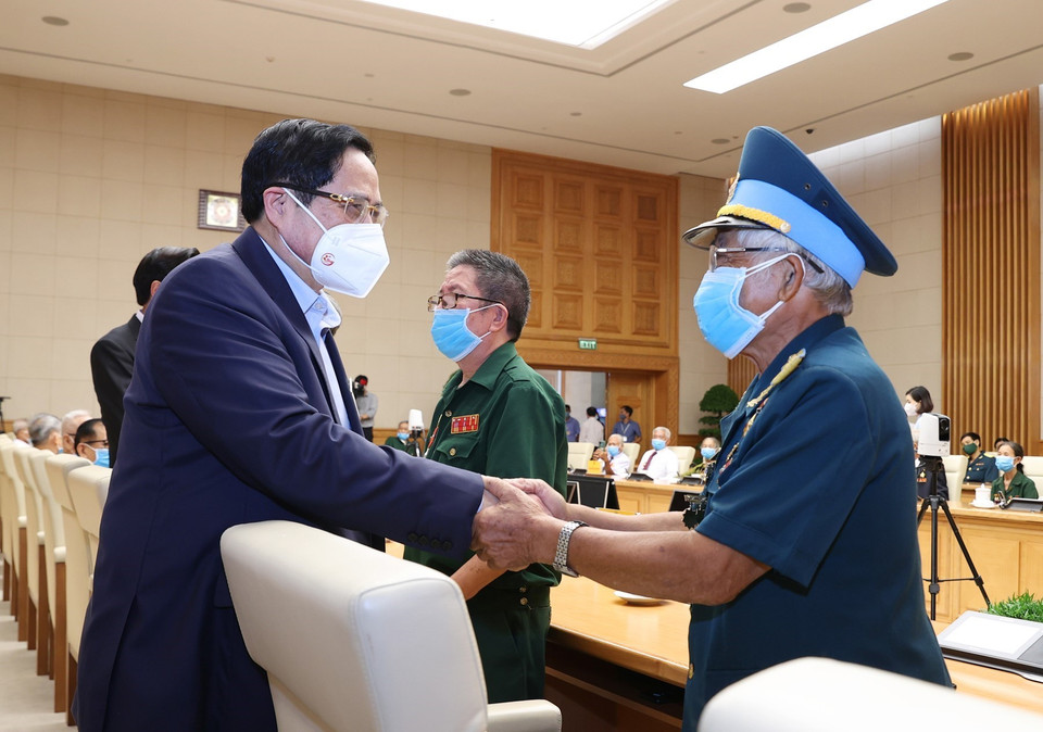 Thủ tướng Phạm Minh Chính gặp mặt, tri ân đại biểu Người có công với cách mạng. (Ảnh: Dương Giang/TTXVN)