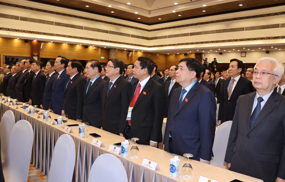 Các đại biểu thực hiện nghi thức ASEAN ca. (Ảnh: Thống Nhất/TTXVN)