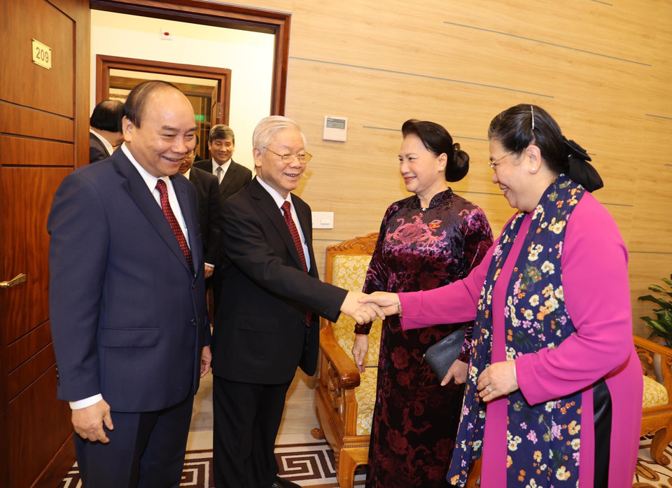 Tổng Bí thư, Chủ tịch nước Nguyễn Phú Trọng với Thủ tướng Nguyễn Xuân Phúc, Chủ tịch ASEAN 2020, Chủ tịch Quốc hội Nguyễn Thị Kim Ngân, Phó Chủ tịch Thường trực Quốc hội Tòng Thị Phóng tại Lễ khai mạc. (Ảnh: Trí Dũng/TTXVN)