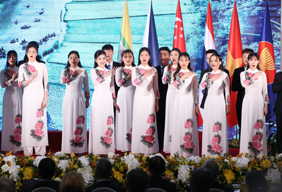 Chương trình văn nghệ chào mừng. (Ảnh: Dương Giang/TTXVN)