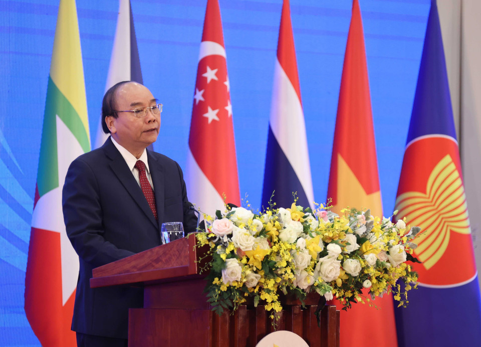 Thủ tướng Nguyễn Xuân Phúc phát biểu khai mạc Hội nghị Cấp cao ASEAN lần thứ 37. (Ảnh: Thống Nhất/TTXVN)