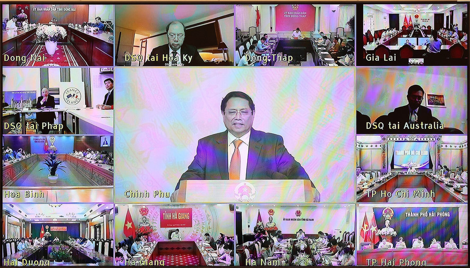 Hội nghị Thủ tướng Chính phủ với các Trưởng cơ quan đại diện Việt Nam ở nước ngoài trực tuyến đến điểm cầu các nước. (Ảnh: Dương Giang/TTXVN)