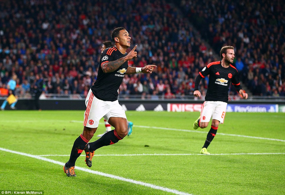 Tất nhiên, anh giữ đúng lời hứa là sẽ ăn mừng. (Nguồn: DM)