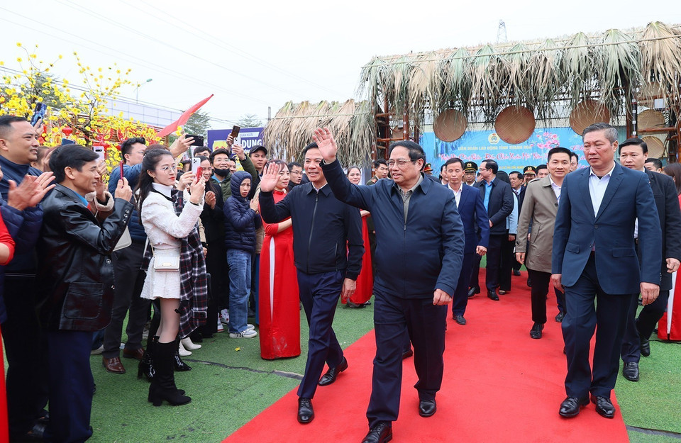 Chiều 28/1, Thủ tướng Phạm Minh Chính đến dự "Ngày hội công nhân - Đón chào Xuân mới" 2024, được tổ chức tại Khu Công nghiệp Hoàng Long, thành phố Thanh Hóa. (Ảnh: Dương Giang/TTXVN)