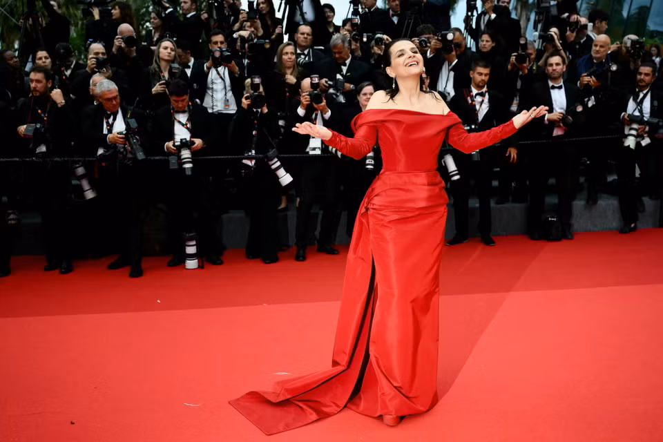 Nữ diễn viên người Pháp Juliette Binoche dự Liên hoan phim quốc tế Cannes, Pháp, ngày 14/5/2024. (Ảnh: AFP/TTXVN)