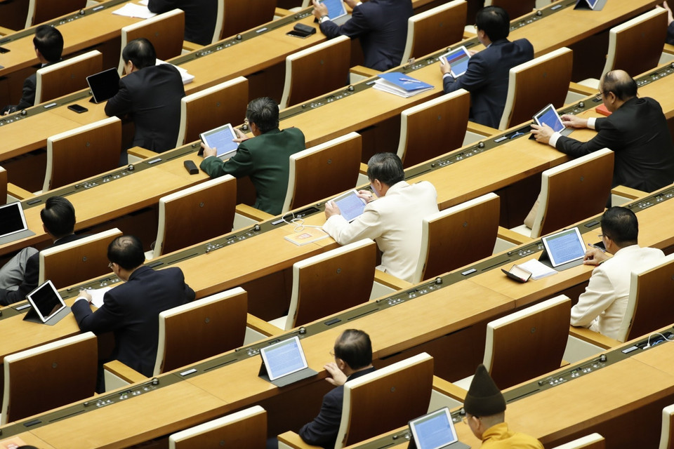 Các đại biểu Quốc hội tại phiên khai mạc Kỳ họp thứ chín, Quốc hội khóa XIV. (Ảnh: TTXVN)