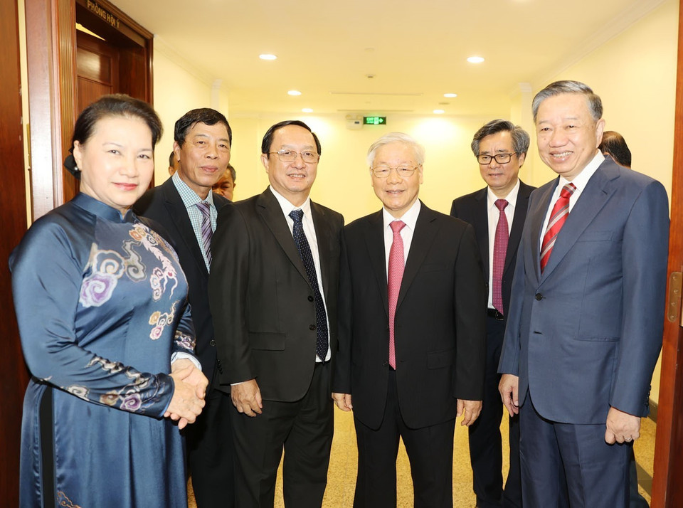 Tổng Bí thư, Chủ tịch nước Nguyễn Phú Trọng, Chủ tịch Quốc hội Nguyễn Thị Kim Ngân với các đại biểu dự phiên khai mạc Hội nghị. (Ảnh: Trí Dũng/TTXVN)