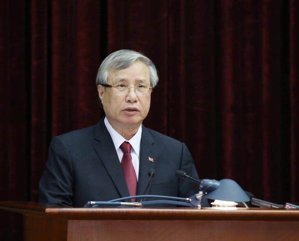 Ông Trần Quốc Vượng, Ủy viên Bộ Chính trị, Thường trực Ban Bí thư báo cáo chương trình hội nghị. (Ảnh: Phương Hoa/TTXVN)