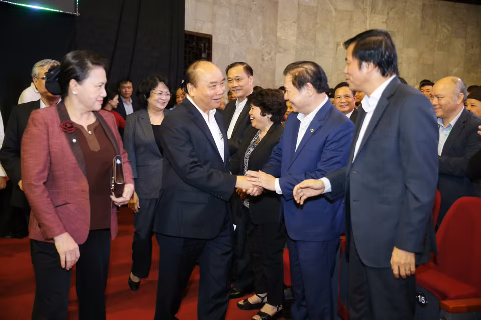 Thủ tướng Nguyễn Xuân Phúc và Chủ tịch Quốc hội Nguyễn Thị Kim Ngân với các đại biểu dự Chương trình. (Ảnh: Doãn Tấn/TTXVN)