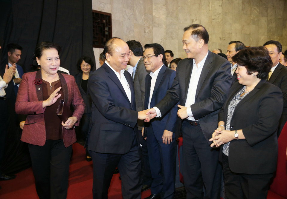 Thủ tướng Nguyễn Xuân Phúc và Chủ tịch Quốc hội Nguyễn Thị Kim Ngân với các đại biểu dự Chương trình. (Ảnh: Doãn Tấn/TTXVN)