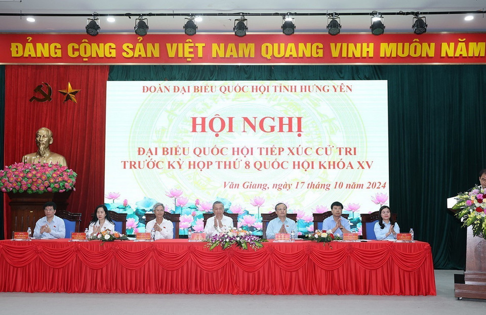 Tổng Bí thư, Chủ tịch nước Tô Lâm cùng Đoàn đại biểu Quốc hội tỉnh Hưng Yên dự Hội nghị. (Ảnh: Trí Dũng/TTXVN)
