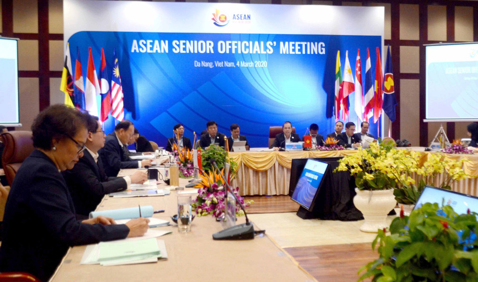 Sáng 4/3/2020, tại Đà Nẵng, các đại biểu đến từ các nước ASEAN tiến hành họp bàn nhiều nội dung quan trọng tại Hội nghị quan chức cấp cao (SOM) ASEAN nhằm khởi động trao đổi định hướng xây dựng Tầm nhìn ASEAN sau năm 2025 - đây là một sáng kiến quan trọng do Việt Nam đề xuất nhằm định hướng phát triển dài hạn của Cộng đồng ASEAN sau năm 2025. (Ảnh: Quốc Dũng/TTXVN)