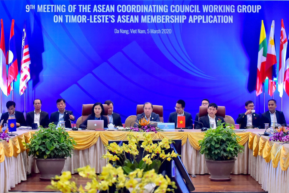 Ngày 5/3/2020 tại Đà Nẵng, Thứ trưởng Ngoại giao Nguyễn Quốc Dũng, Trưởng Đoàn quan chức cao cấp Việt Nam tại ASEAN chủ trì Cuộc họp lần thứ 9 Nhóm Công tác Hội đồng Điều phối ASEAN (ACCWG), thảo luận về công tác hỗ trợ Timor-Leste nâng cao năng lực, chuẩn bị mọi mặt cho việc tham gia ASEAN. (Nguồn: TTXVN)