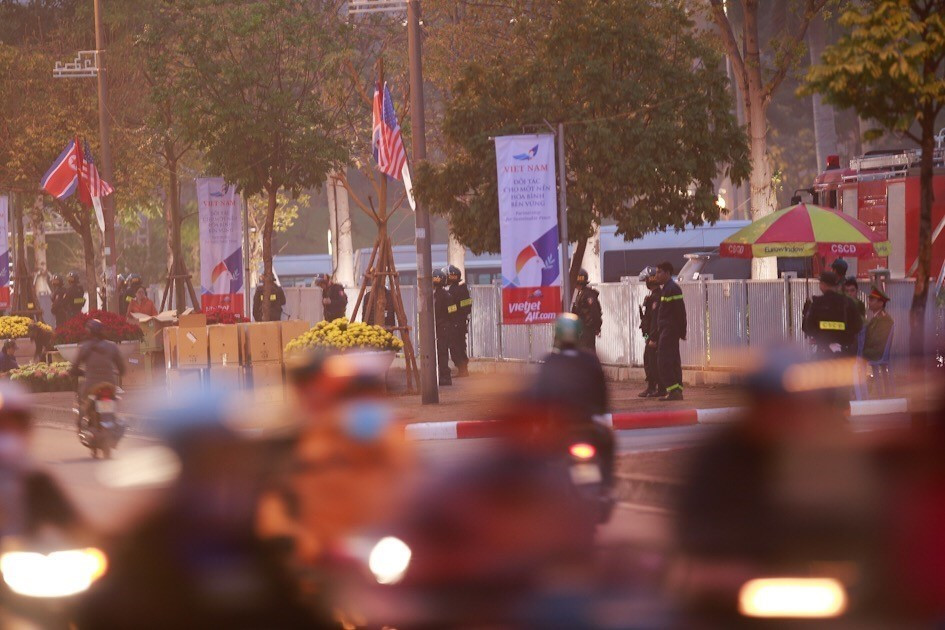 Khu vực khách sạn Marriot JW trước giờ đón Tổng thống Mỹ. (Ảnh: Trọng Đạt/TTXVN)