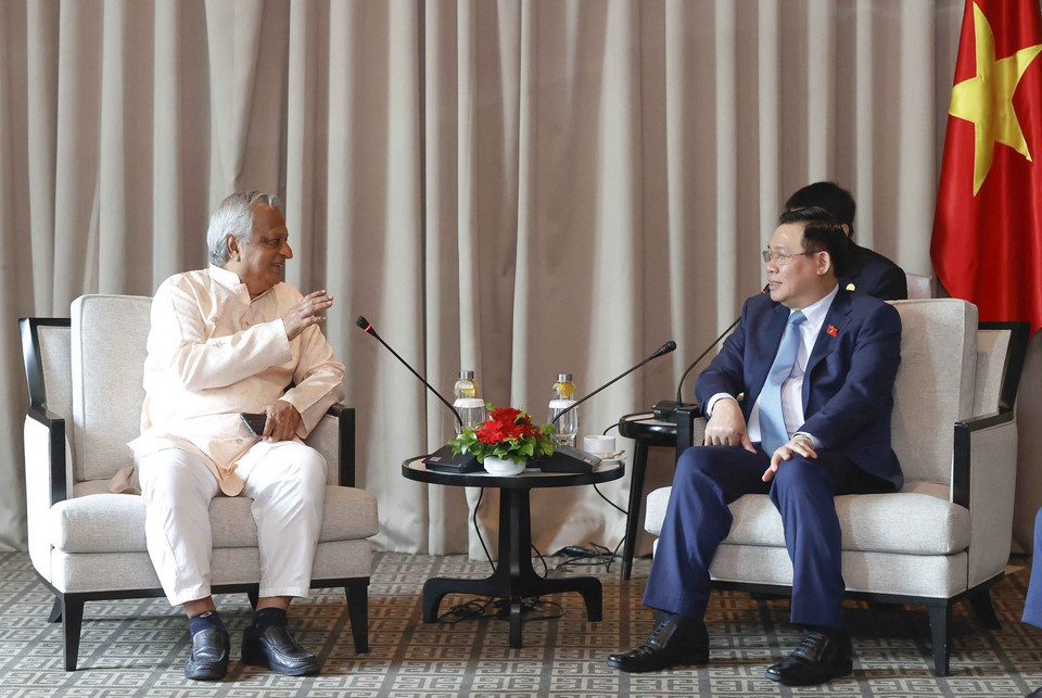 Chủ tịch Quốc hội Vương Đình Huệ tiếp Tổng Bí thư Đảng Cộng sản Bangladesh Shah Alam. (Ảnh: Doãn Tấn/TTXVN)