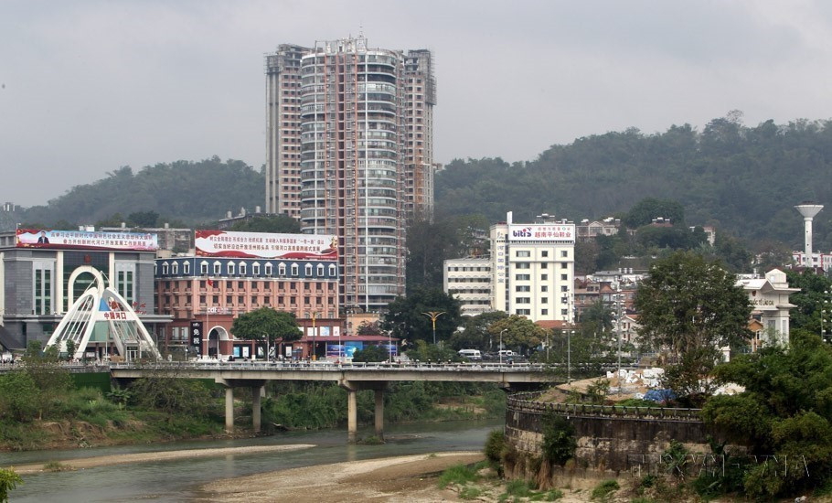 45 năm sau chiến tranh, Lào Cai trở thành thành phố hiện đại bậc nhất khu vực Tây Bắc của Tổ quốc, với một diện mạo hoàn toàn mới, hiện đại hơn, giàu sức sống hơn. (Ảnh: Quốc Khánh/TTXVN)