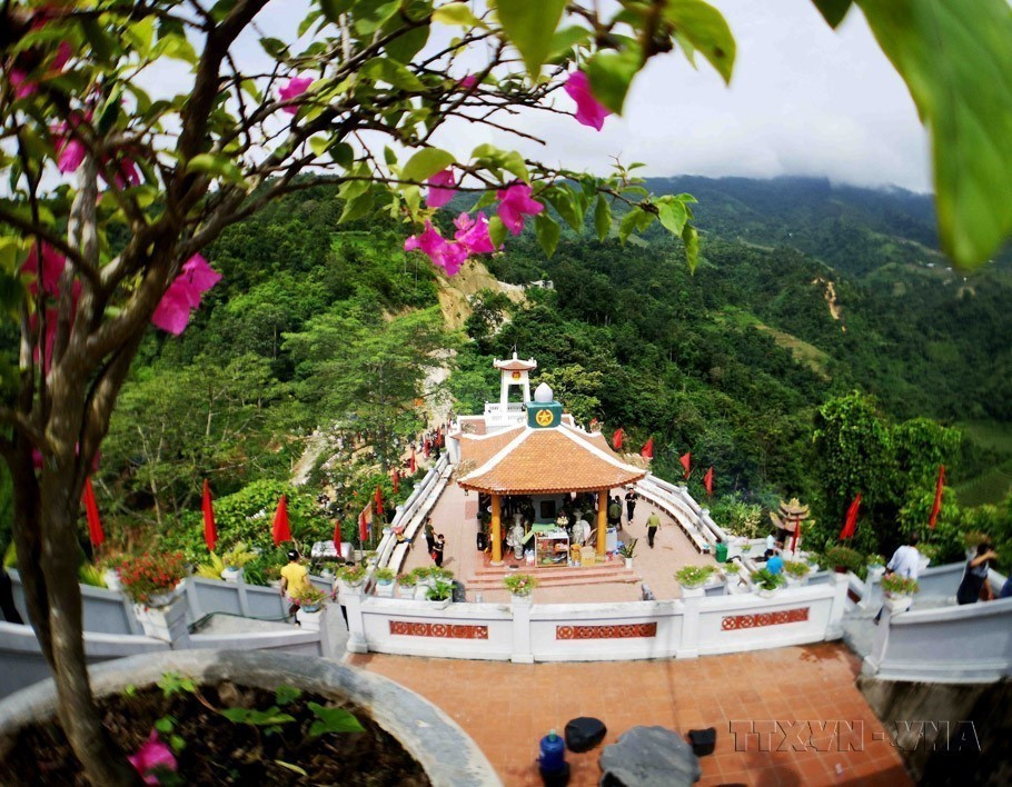 Đài hương tưởng niệm các anh hùng liệt sỹ tại điểm cao 468 nằm ở lưng chừng núi Nậm Ngặt, xã Thanh Thủy, huyện Vị Xuyên, tỉnh Hà Giang. Công trình được xây dựng để tưởng niệm hàng nghìn cán bộ, chiến sỹ đã hy sinh tại điểm cao 468 thuộc mặt trận Vị Xuyên, trong cuộc chiến đấu bảo vệ biên giới phía Bắc; trở thành địa chỉ lịch sử-văn hóa để tưởng nhớ, tri ân các anh hùng liệt sỹ hy sinh vì sự nghiệp bảo vệ Tổ quốc. (Ảnh: Thanh Tùng/TTXVN)
