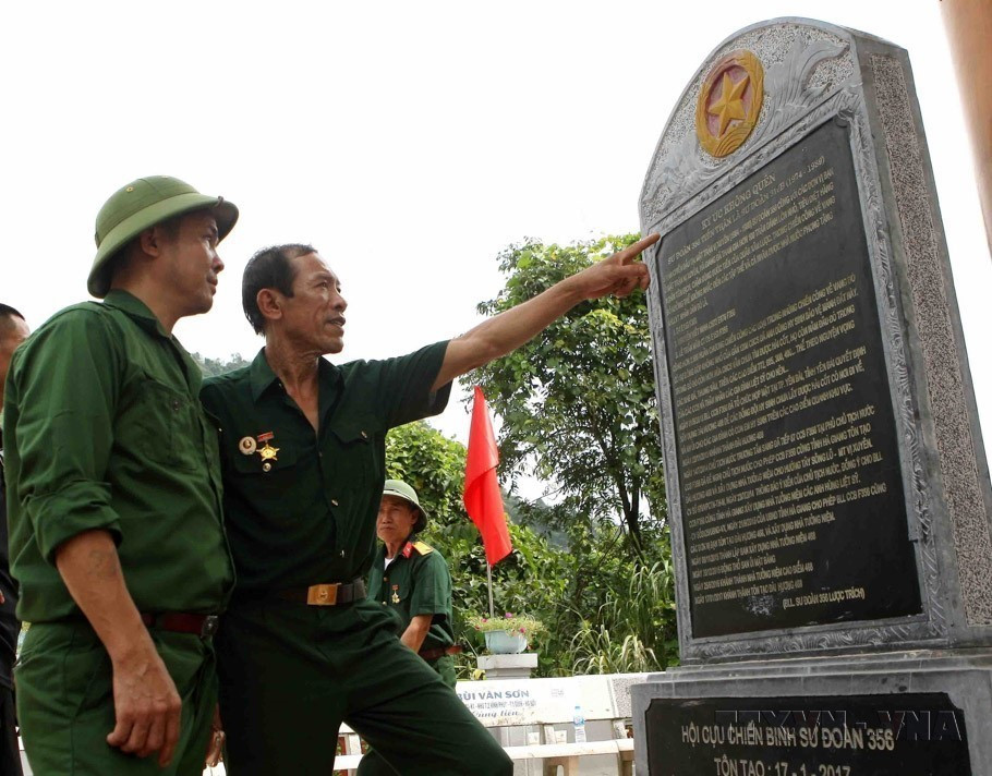 Tấm bia đá khắc lại những câu chuyện, ký ức không quên của một thời lịch sử tại Đài hương tưởng niệm các anh hùng liệt sỹ tại điểm cao 468 nằm ở lưng chừng núi Nậm Ngặt, xã Thanh Thủy, huyện Vị Xuyên, tỉnh Hà Giang. Công trình được xây dựng để tưởng niệm hàng nghìn cán bộ, chiến sỹ đã hy sinh tại điểm cao 468 thuộc mặt trận Vị Xuyên, trong cuộc chiến đấu bảo vệ biên giới. (Ảnh: Thanh Tùng/TTXVN)