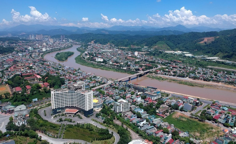45 năm sau chiến tranh, Lào Cai trở thành thành phố hiện đại bậc nhất khu vực Tây Bắc của Tổ quốc, với một diện mạo hoàn toàn mới, hiện đại hơn, giàu sức sống hơn. (Ảnh: Quốc Khánh/TTXVN)