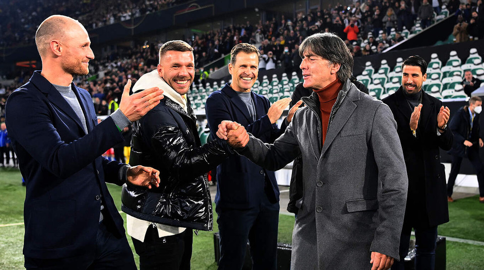 Với những cống hiến của Loew và cộng sự, DFB muốn dành cho một sự tôn vinh đặc biệt. Rất nhiều nhà vô địch thế giới năm 2014 đã có mặt tại lễ tri ân, đây cũng chính là những người trong số 111 cầu thủ quốc gia mà Jogi đã gọi vào tuyển trong "triều đại" của mình. (Nguồn: DFB)
