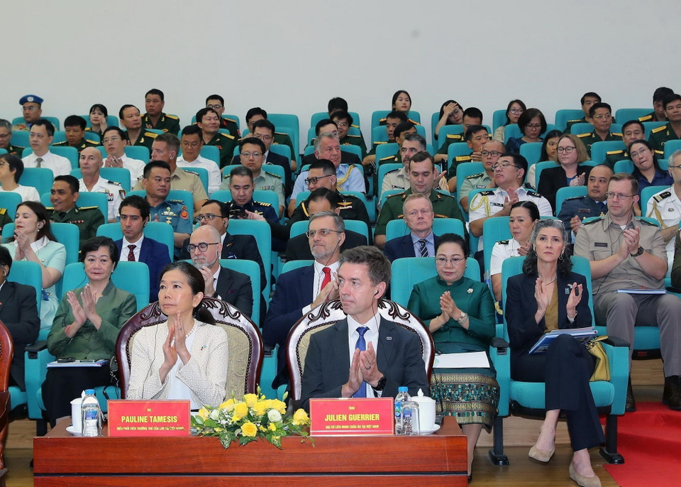 Đại diện các tổ chức quốc tế, đại sứ quán và tùy viên quân sự các nước tham dự buổi lễ. (Ảnh: Trọng Đức/TTXVN)