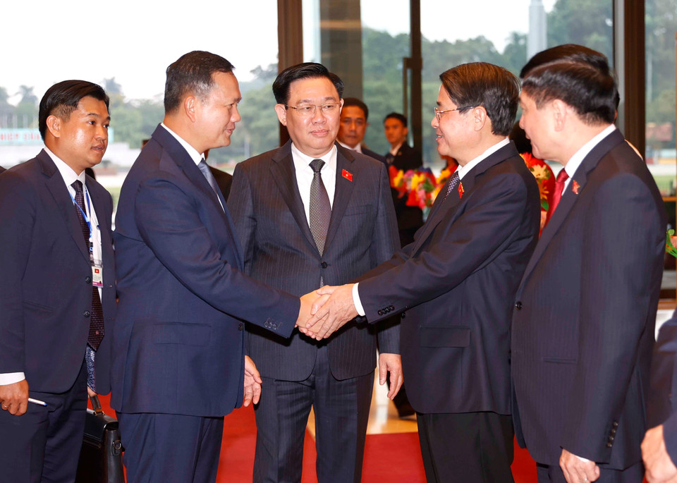 Thủ tướng Campuchia Samdech Hun Manet với Phó Chủ tịch Quốc hội Nguyễn Đức Hải. (Ảnh: Doãn Tấn/TTXVN)