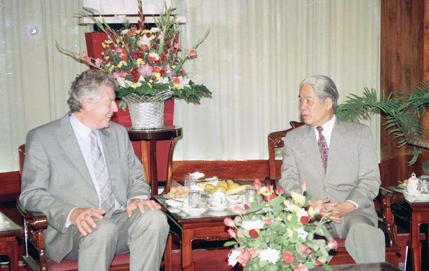 Tổng Bí thư Đỗ Mười tiếp Thủ tướng Hà Lan Wim Kok thăm hữu nghị chính thức Việt Nam từ 10-14/6/1995. (Ảnh: Minh Đạo/TTXVN)