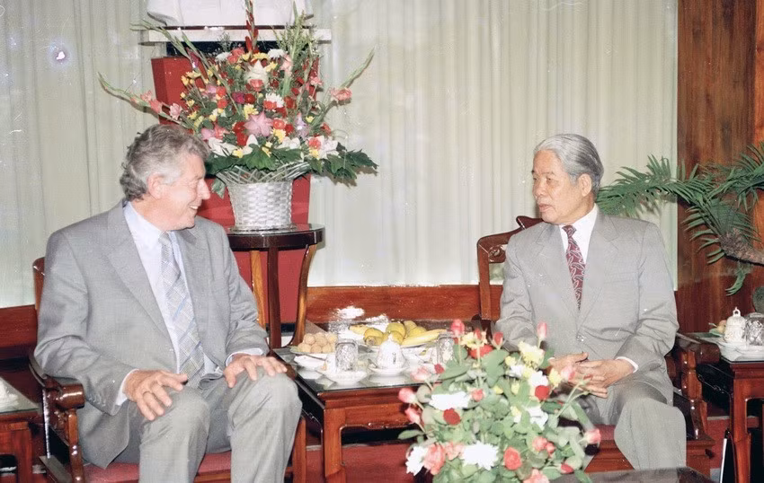Tổng Bí thư Đỗ Mười tiếp Thủ tướng Hà Lan Wim Kok thăm hữu nghị chính thức Việt Nam từ 10-14/6/1995. (Ảnh: Minh Đạo/TTXVN)